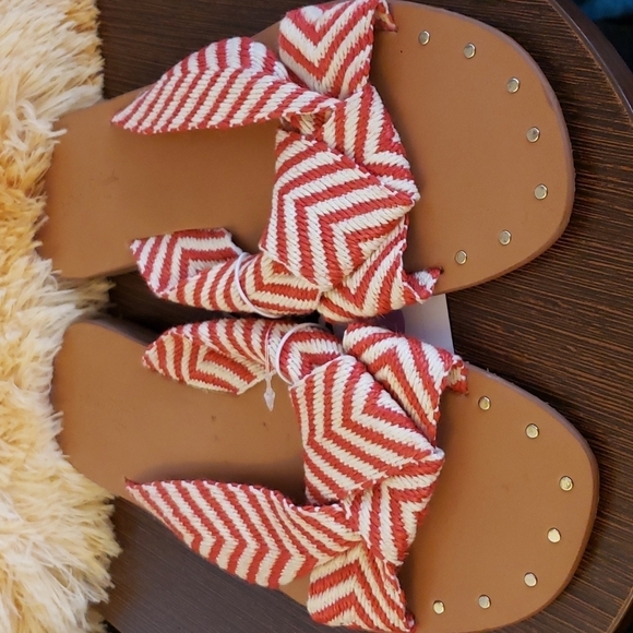 Universal Thread Louise Chevron Print Knotted Slide Sandals -  Red 6.5 - Picture 2 of 6